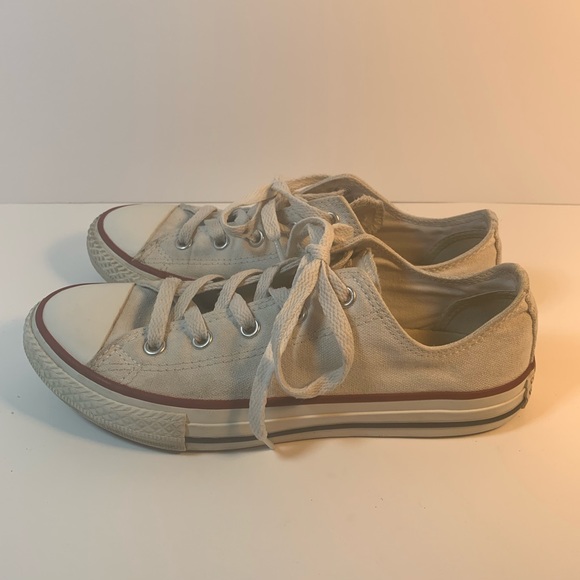 White converse shoes - Picture 2 of 5